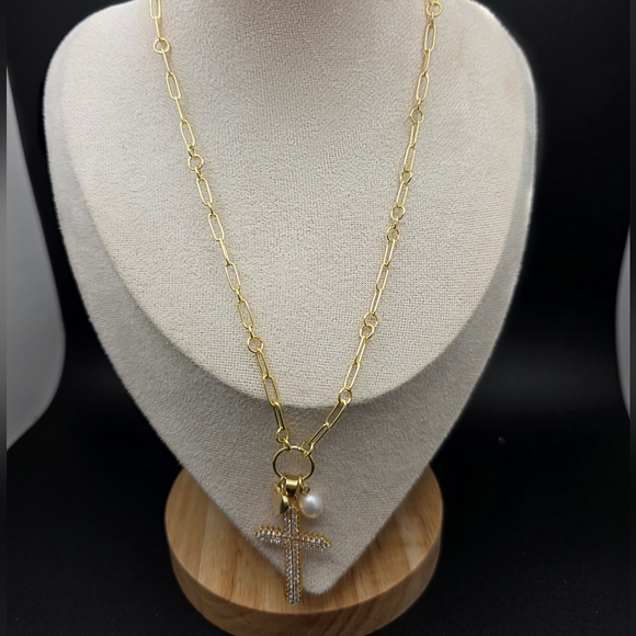 Elegant Gold Necklace with Pearl and Cross Pendant